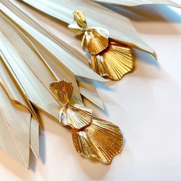 Petal drop earrings in gold #503 - Picture 2 of 4